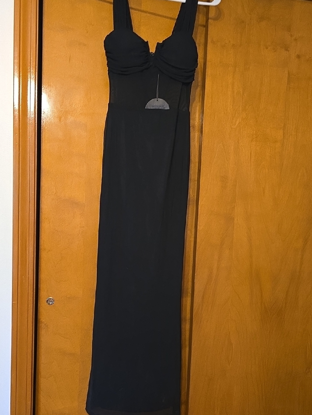 Sleek Black Sleeveless Maxi Dress with Structured Bust